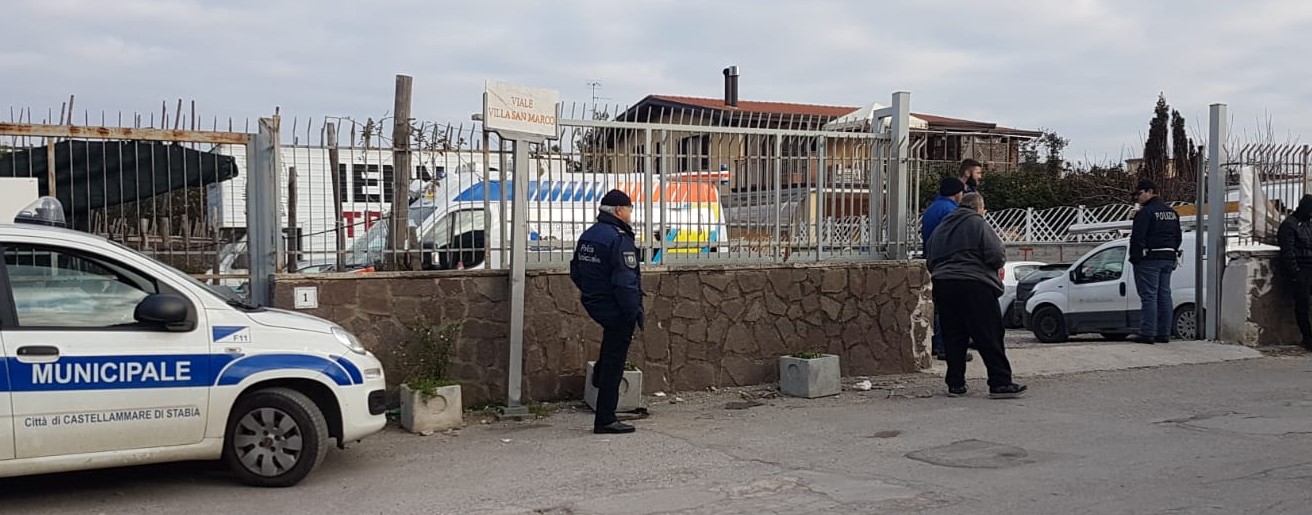 Castellammare, al via gli abbattimenti delle case abusive: si parte dalla zona degli scavi