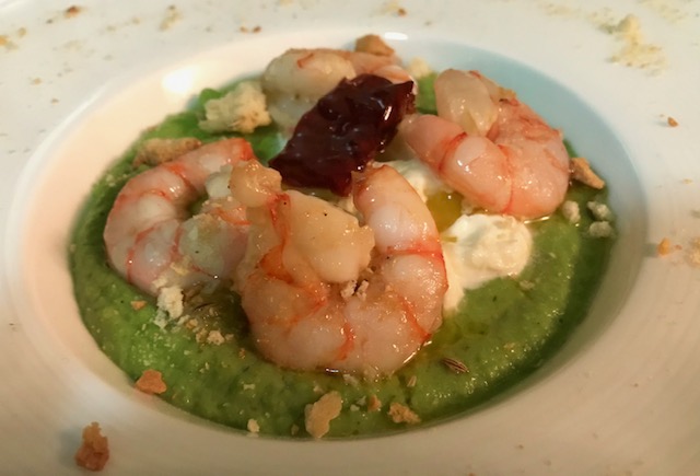 Crema di piselli con gamberi di Sicilia stracciata di burrata e tarallo agerolese