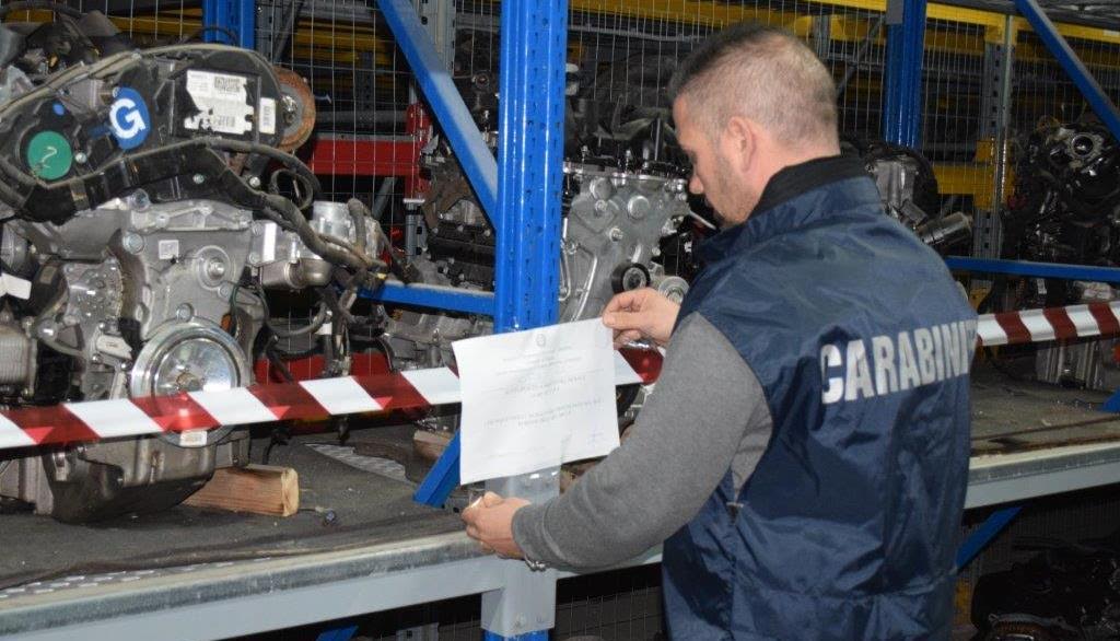 Torre del Greco, sequestrati auto e ricambi in un'azienda: sigilli per cinque milioni di euro