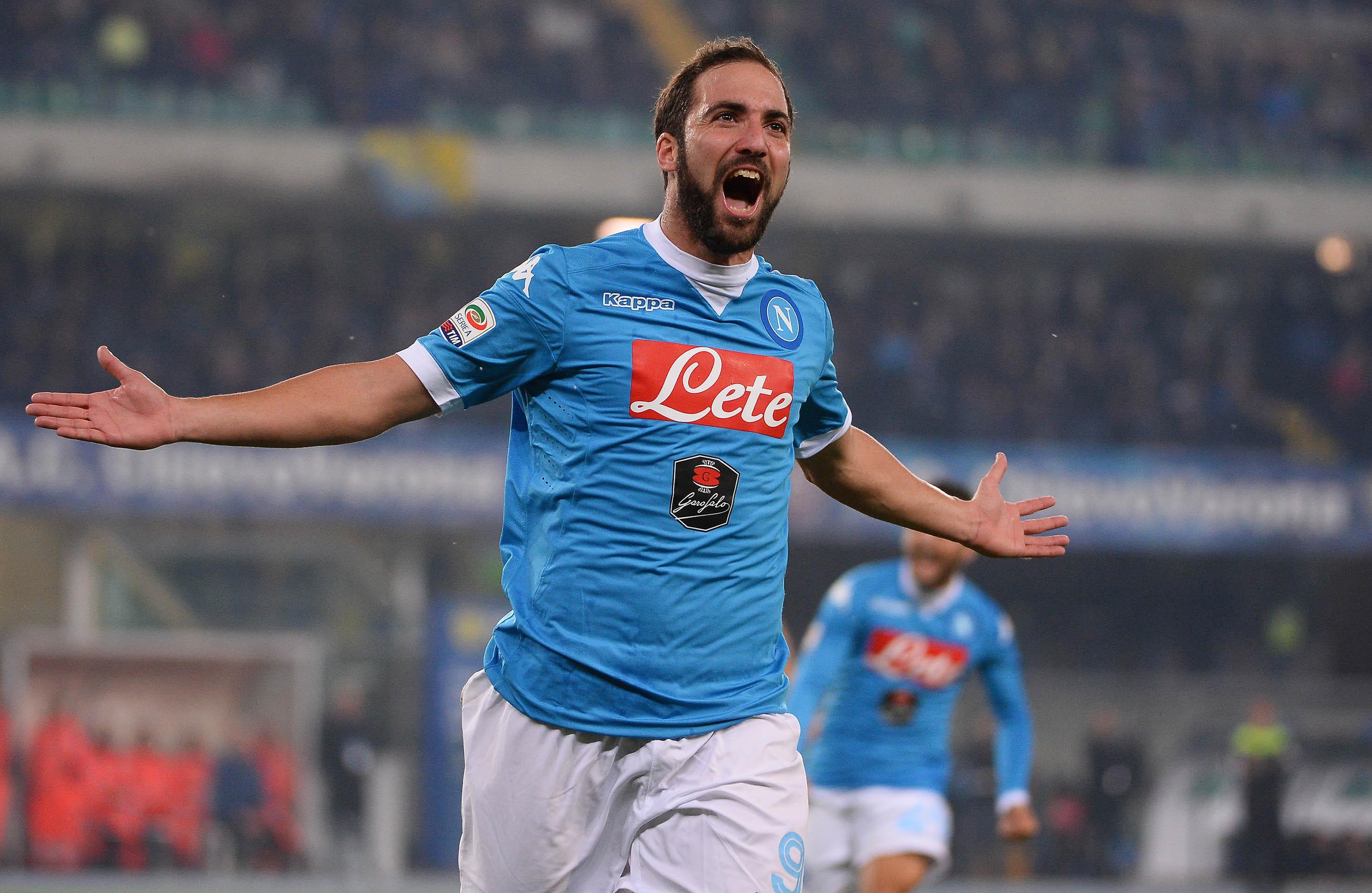 Il Pipita a due reti dalla storia, spinge il Napoli verso la Champions