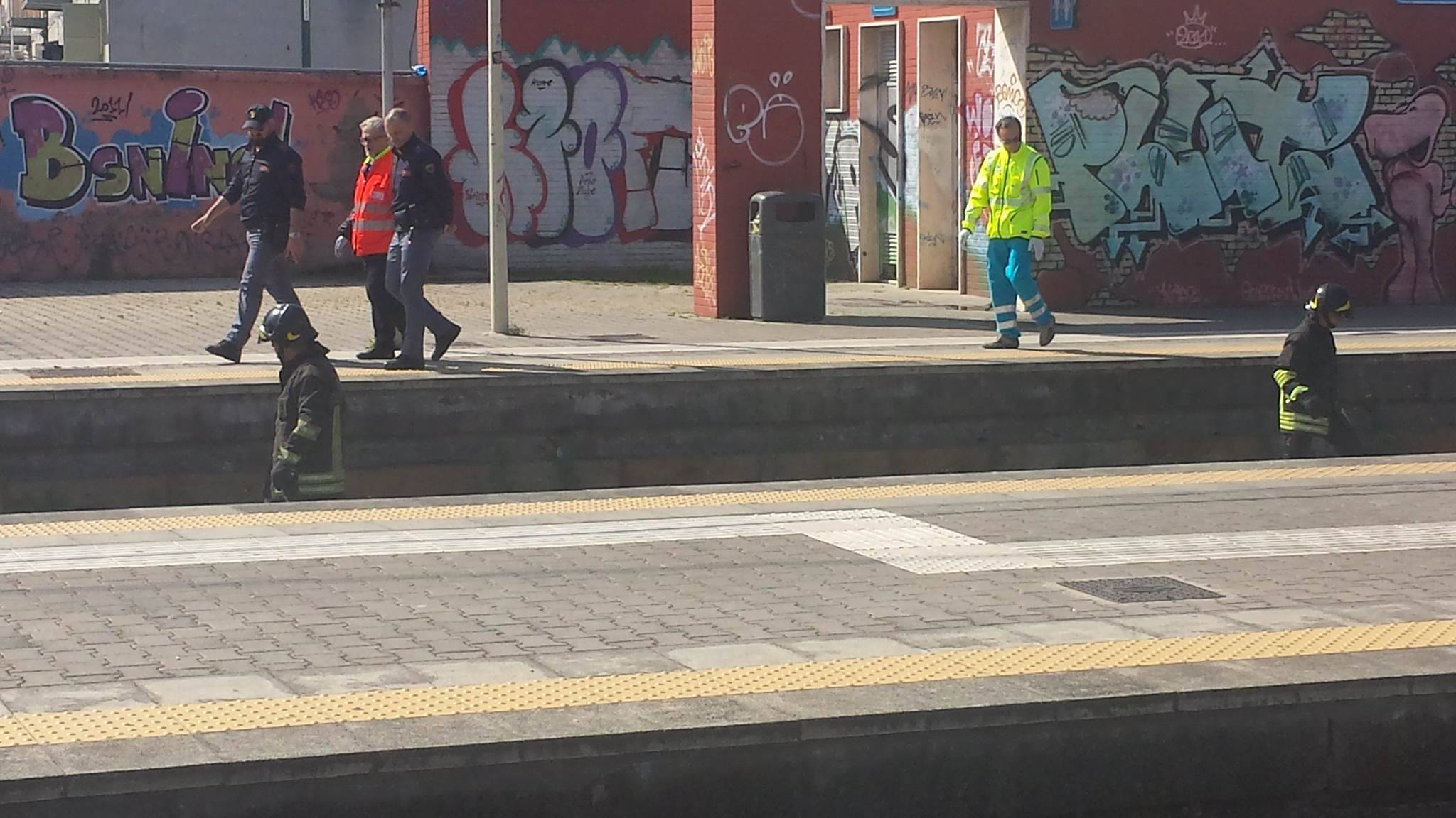 Incidente sui binari della Circum, uomo investito da un treno: corse per Sorrento bloccate da ore