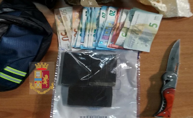 Somma Vesuviana, droga in camera da letto e soldi nel ripostiglio: arrestato