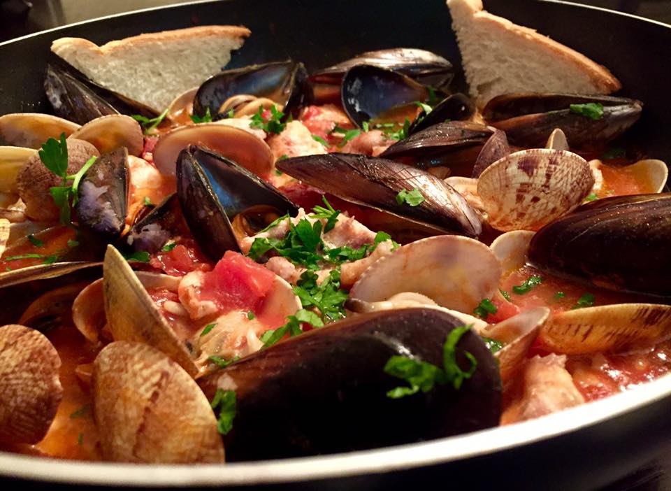 Giovedì Santo: tra struscio e zuppa di cozze