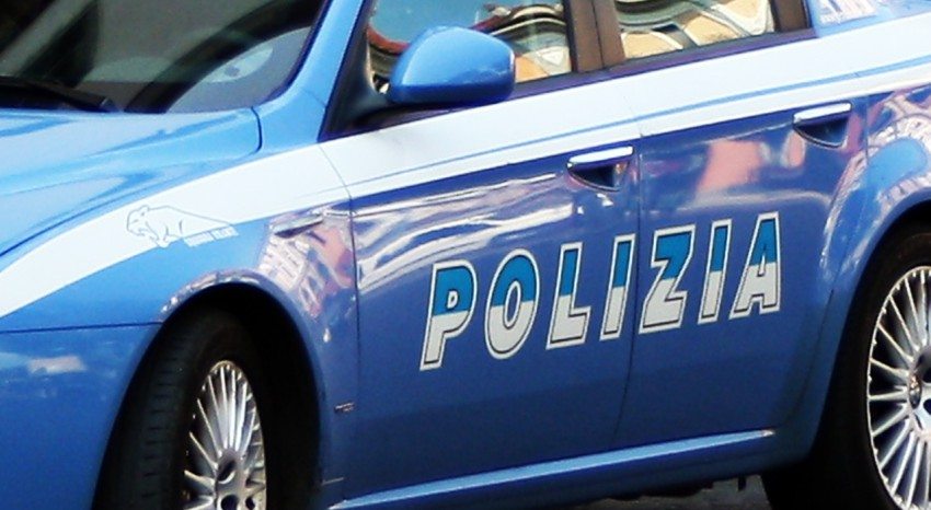 Napoli, giovane accoltella compagna incinta: salvata dalla suocera