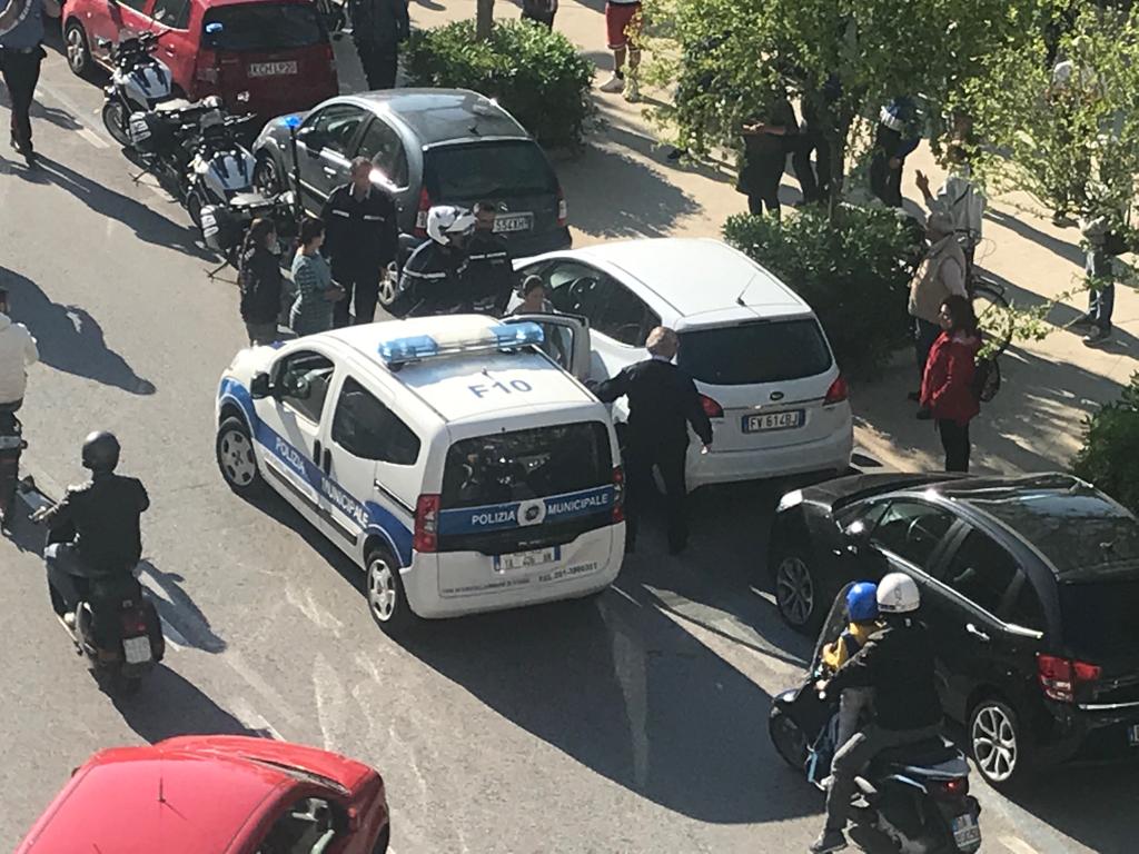 Castellammare, in Villa comunale rissa tra donne: aggressione con un manganello 