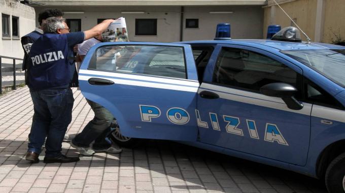 Nola, nascondeva cocaina in auto: arrestato 