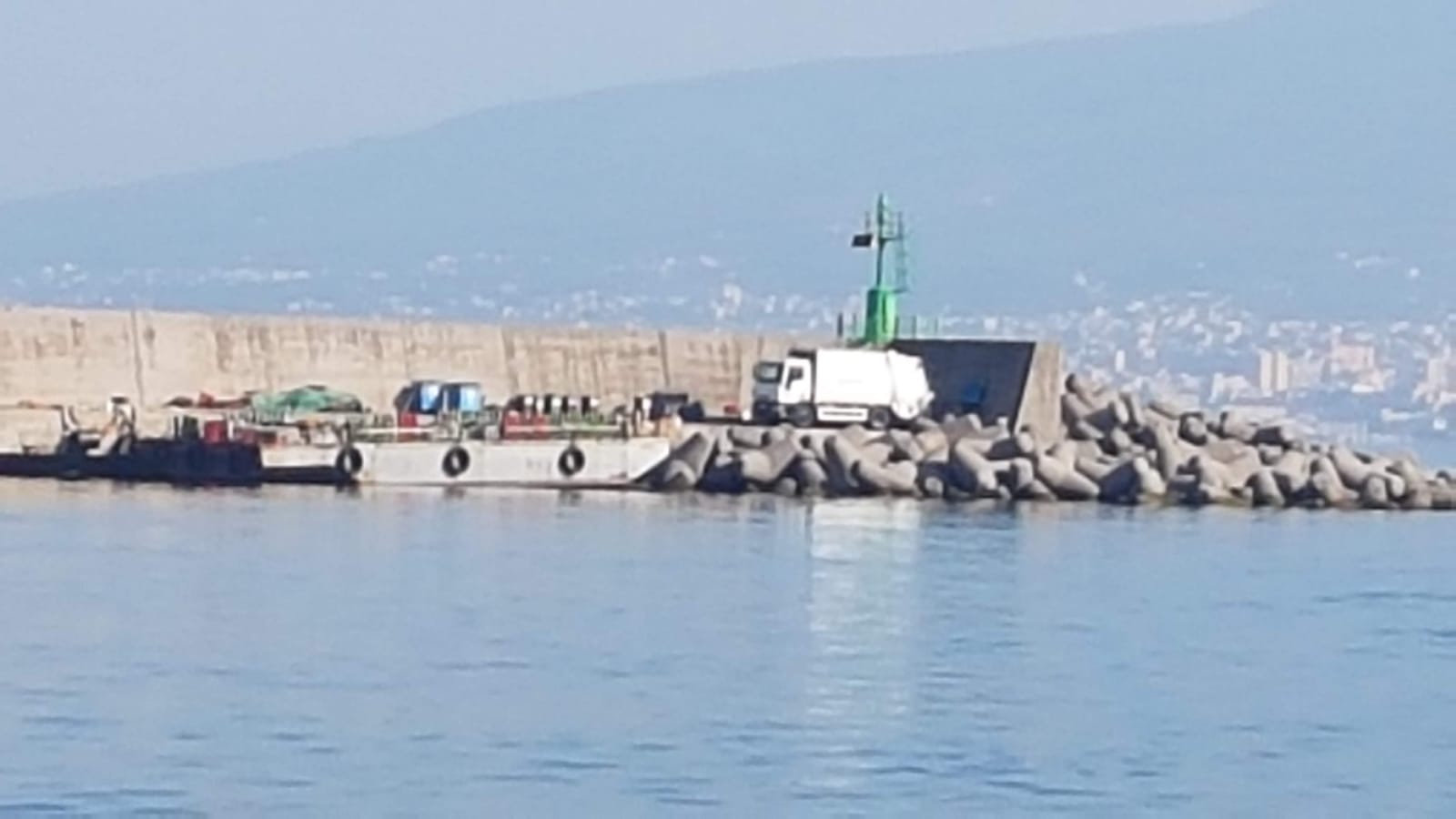 Castellammare, i veleni dei rifiuti a mare e nel fiume Sarno