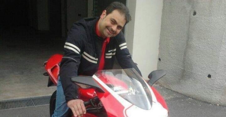 Tragedia in autostrada, motociclista muore decapitato 