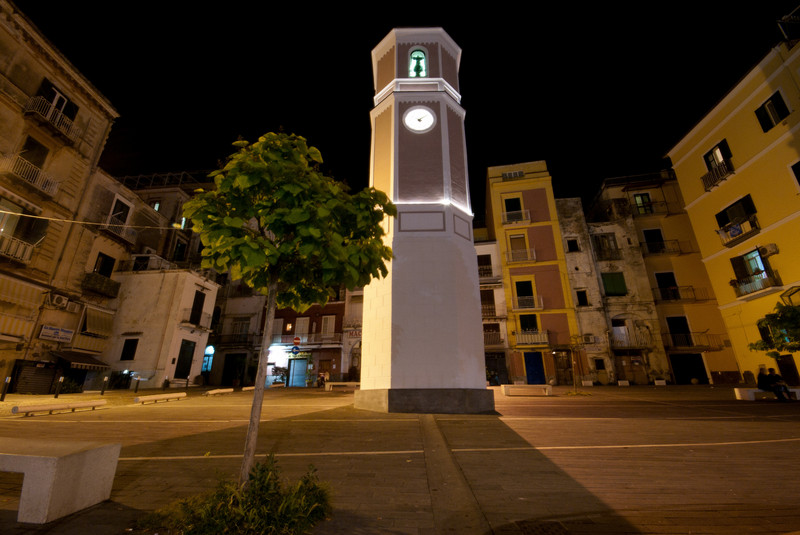 Castellammare, cocaina nel centro antico: arrestati il ras e il suo complice