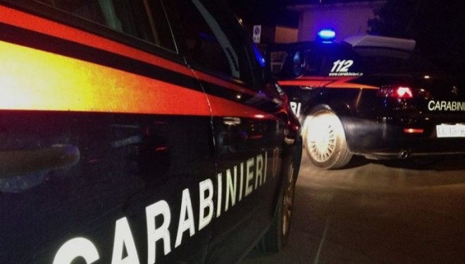 Gragnano, spaccia droga davanti a scuola: arrestato 30enne con marijuana e contanti