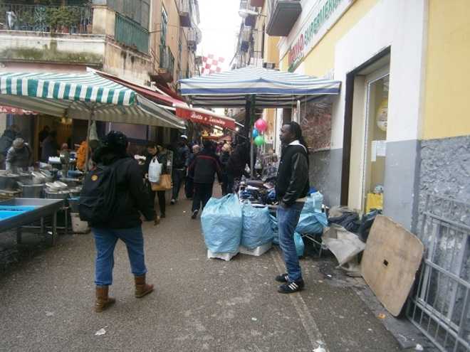 Torre del Greco, pesce avariato al mercato: nei guai i titolari di tre pescherie