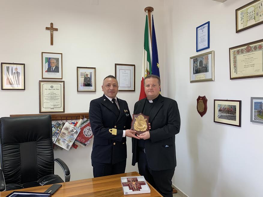 Castellammare, visita del cappellano militare Mancusi alla Capitaneria di porto