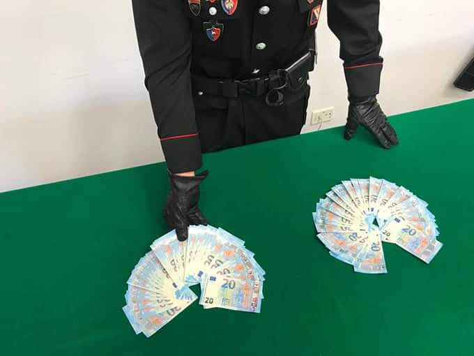 Gragnano, girava con un tesoretto di soldi falsi: arrestato diciottenne 