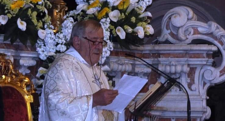 Castellammare, padre Giuseppe Ceglie precipita in un dirupo: salvato e trasferito al Cardarelli 