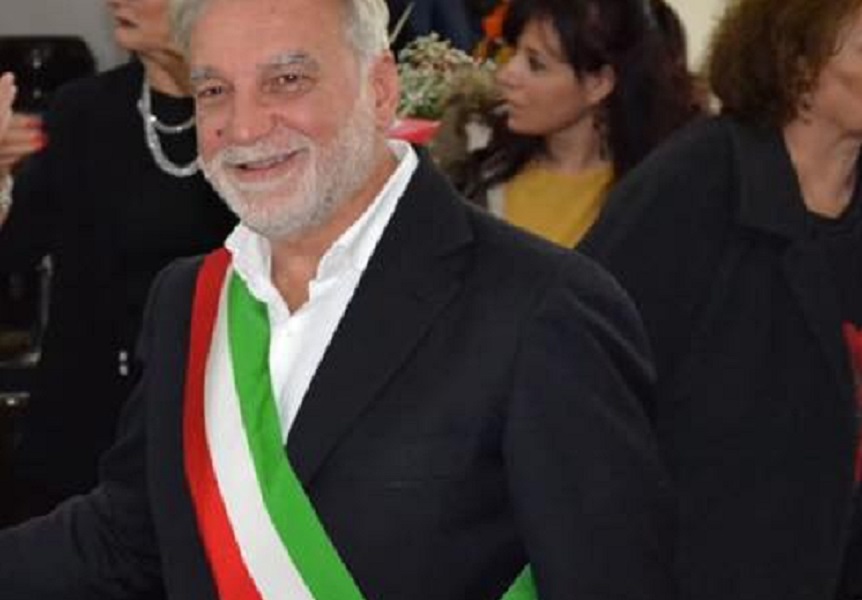 Concorsi truccati, cinquantamila euro per un posto al comune: sindaco di Sant'Anastasia arrestato per le mazzette 