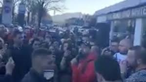 Neomelodico dedica canzone ai camorristi al carcere duro, show della vergogna di Niko Pandetta