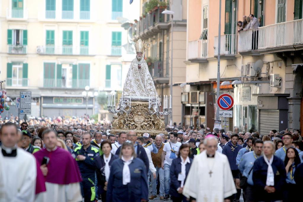 Castellammare, Festa di San Catello tra processione e arte