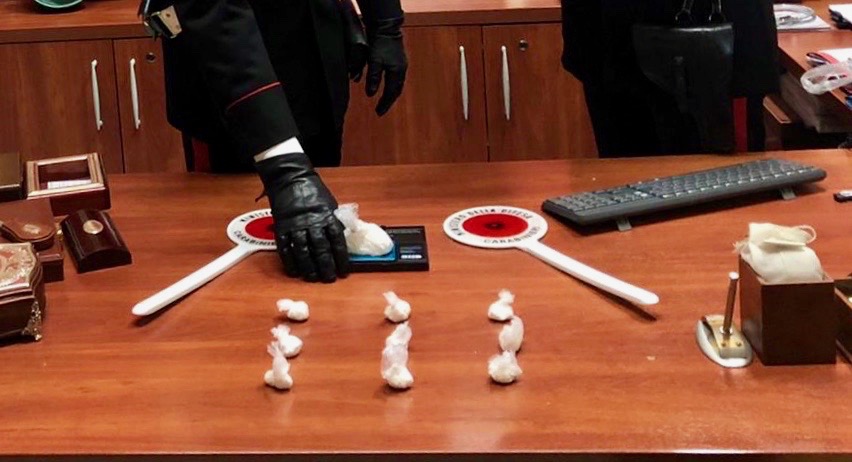 Torre del Greco, custodivano cocaina e hashish: arrestati 