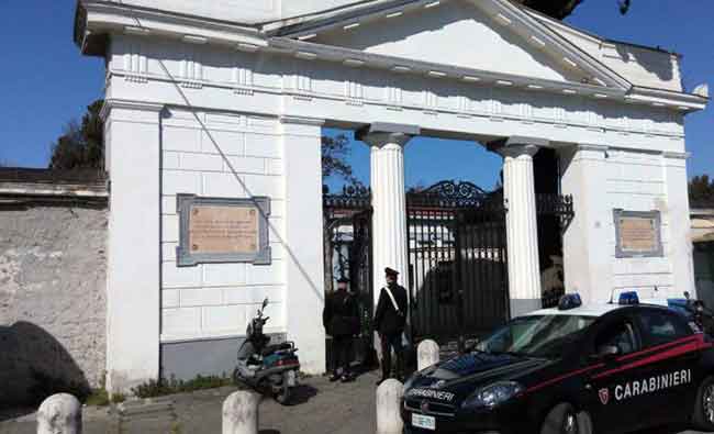 Castellammare, donna dimenticata in obitorio da tre mesi