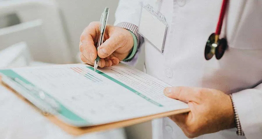 Castellammare, medici e infermieri volontari per le famiglie in difficoltà: 'Gratis da chi ha bisogno'