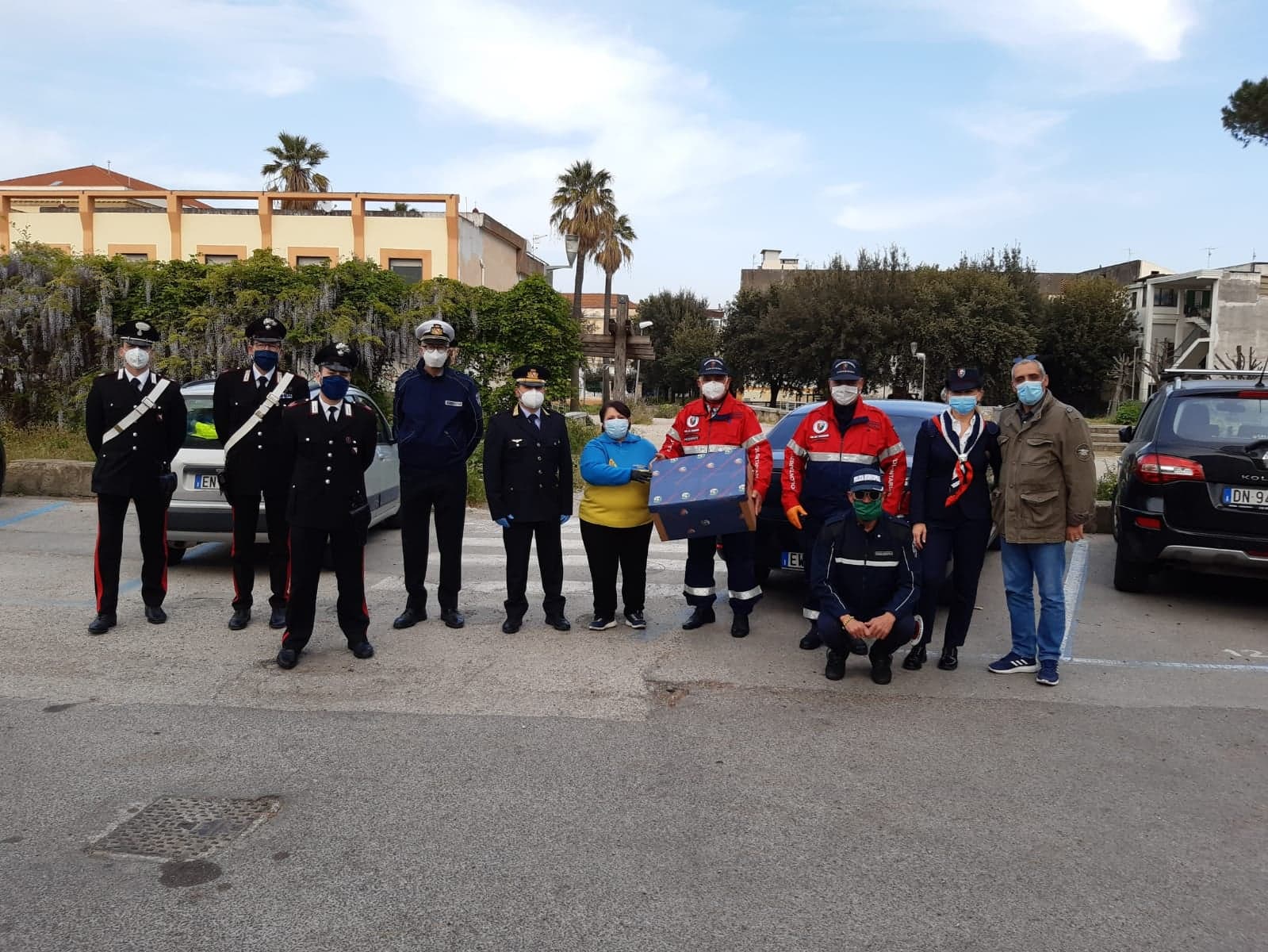Pompei. L'Associazione Carabinieri al fianco del Coc per la consegna dei pacchi alimentari