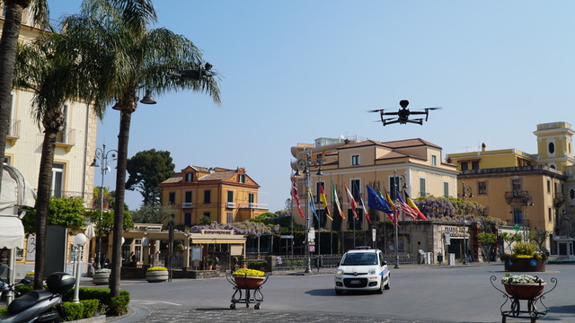 Sorrento, temperatura a clienti e personale in negozi e ristoranti 