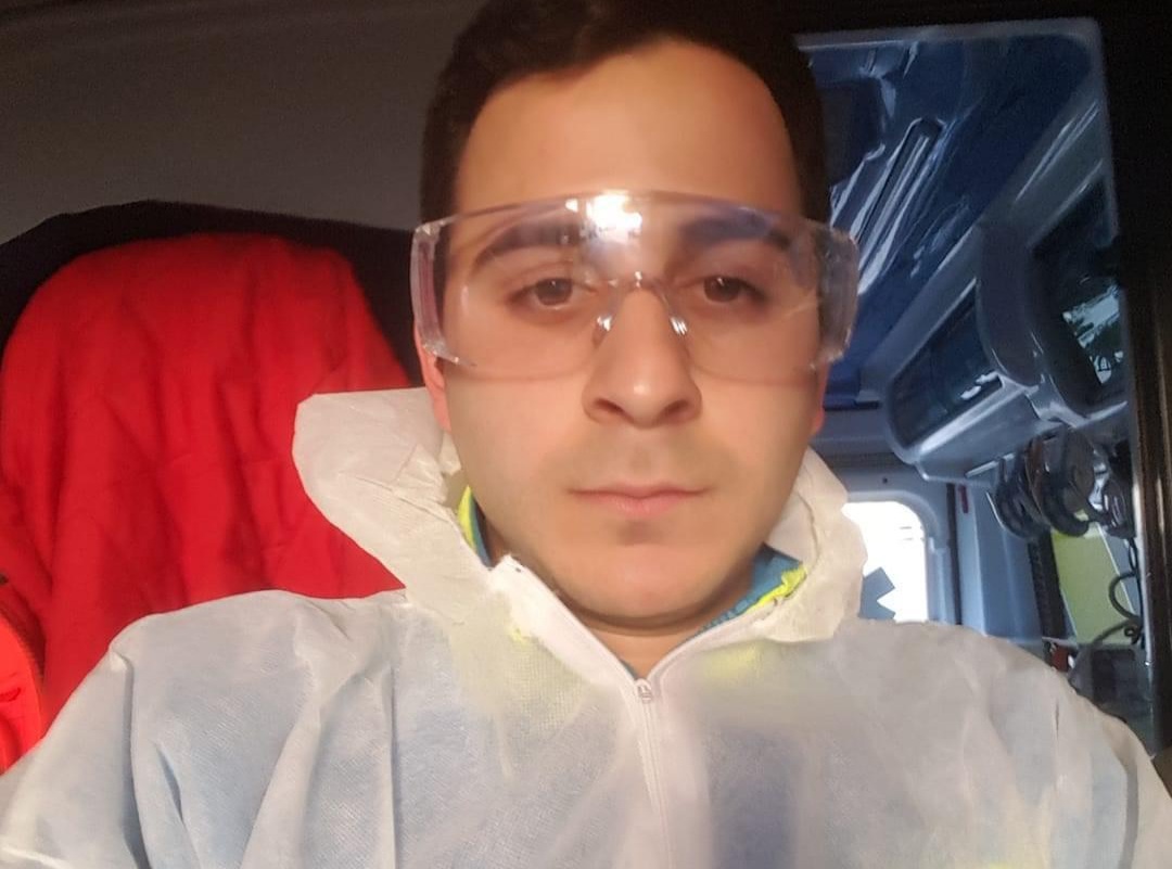 Gragnano, attore e operatore sanitario in prima linea Simone: 'Turni massacranti al 118, il teatro cura l'anima'