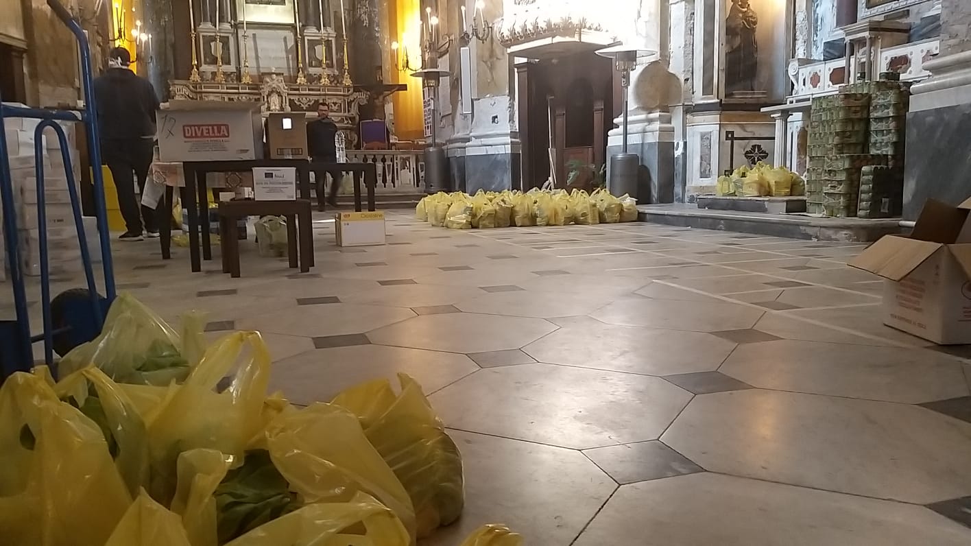Castellammare, il caso di pacchi spesa i parroci ai politici: 'Giù le mani dalla carità'