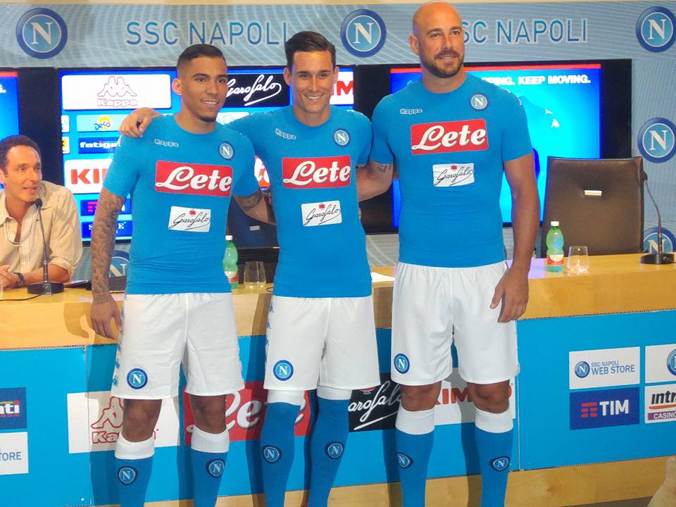 Napoli, presentata la nuova maglia