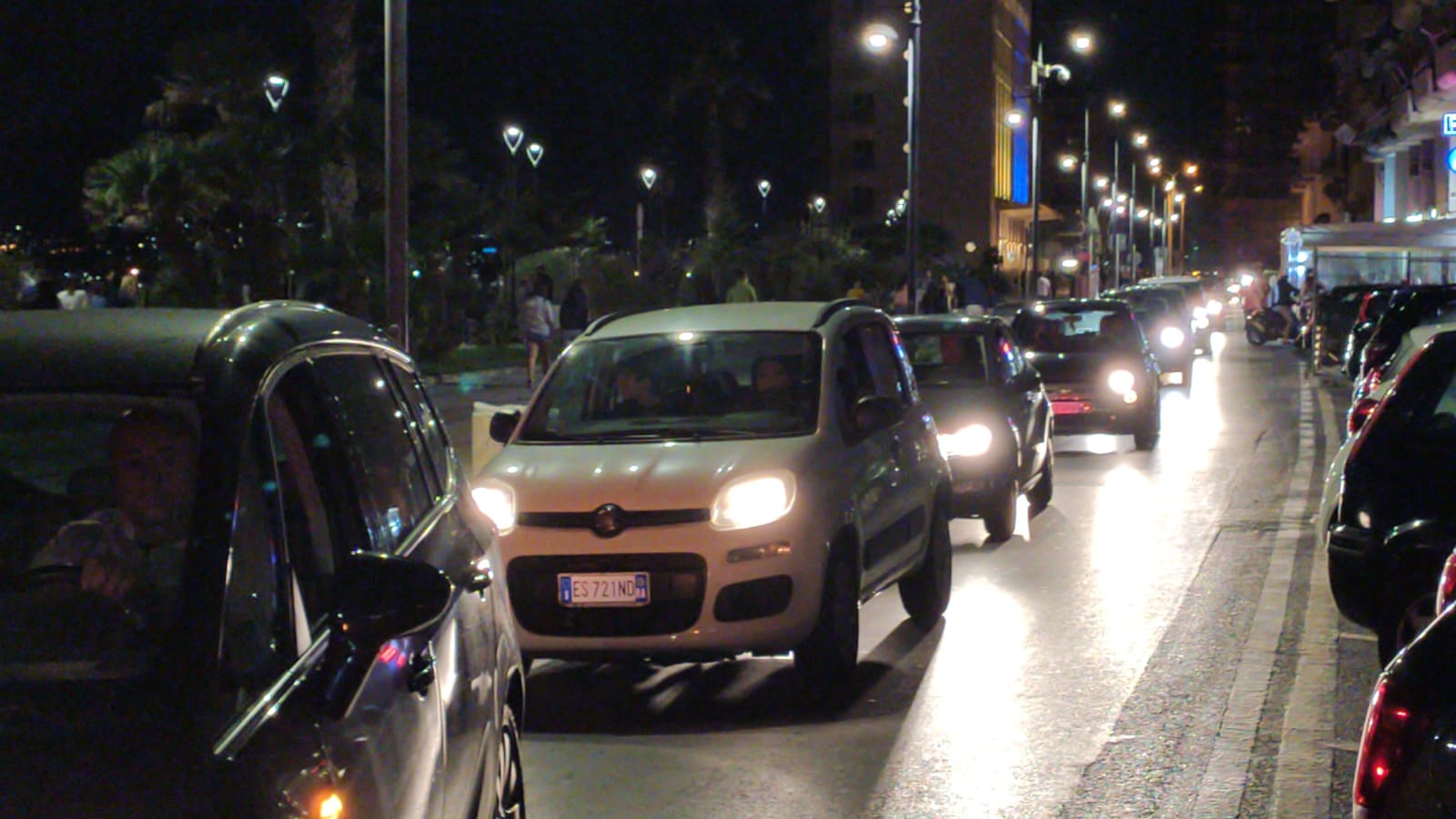 Castellammare in trappola, smog e traffico alla paralisi 