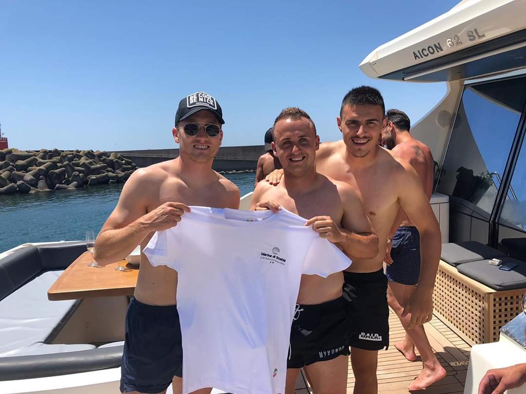Castellammare, i calciatori del Napoli a Marina di Stabia 