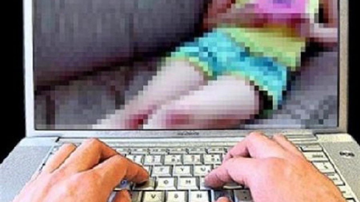 Ragazzini inviano video hot di ex: 'Barattiamo immagini pedo'