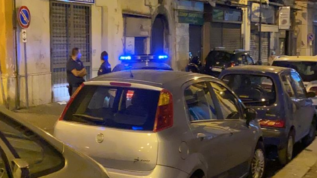 Torre Annunziata, spari tra la folla contro un'auto 