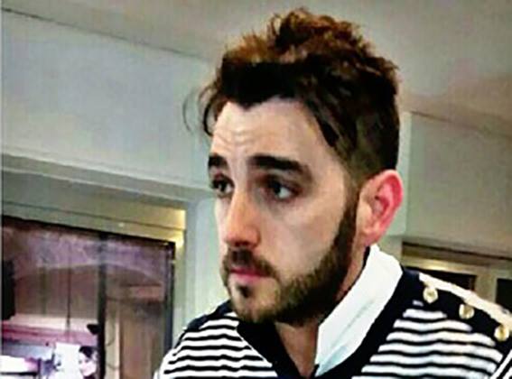 Travolto da un tir mentre andava a lavoro, muore giovane parrucchiere