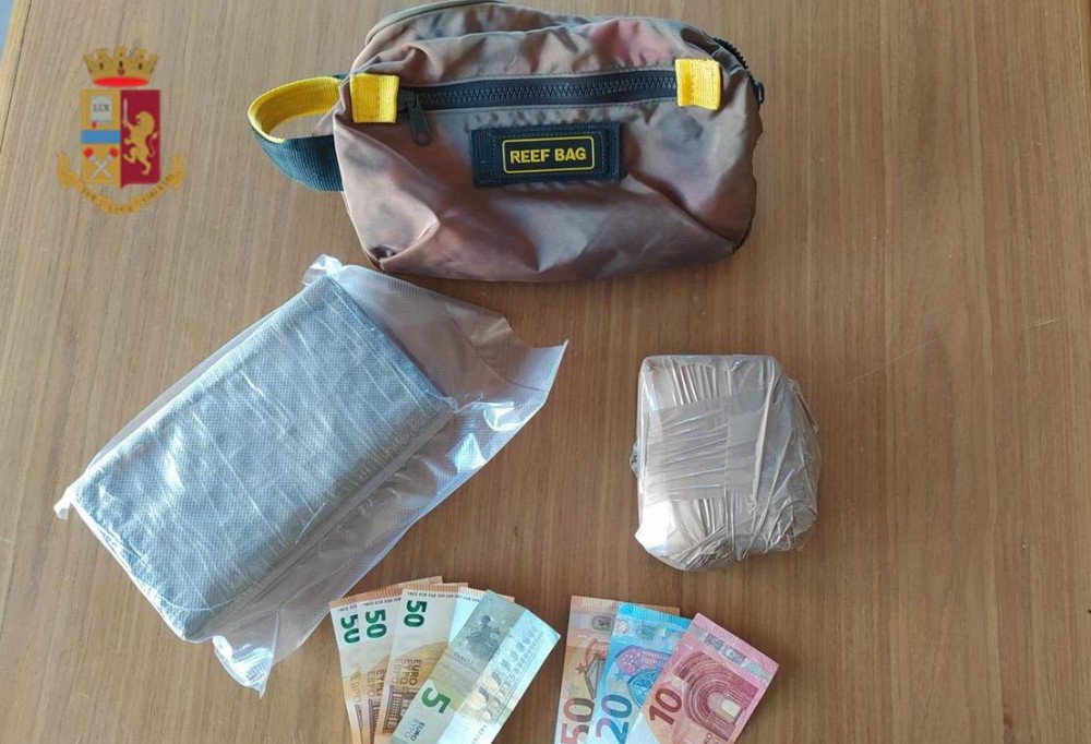 Da Castellammare a Napoli in scooter con due chili di cocaina: arrestati