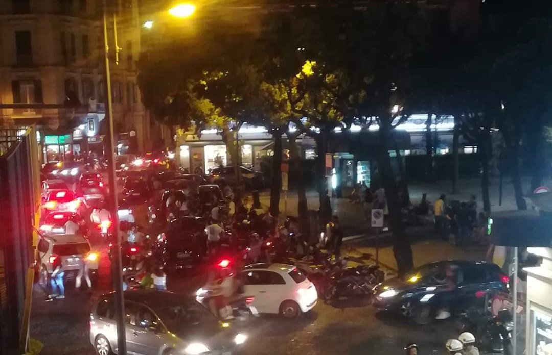 Castellammare, traffico e caos della movida: vigili in strada di notte 