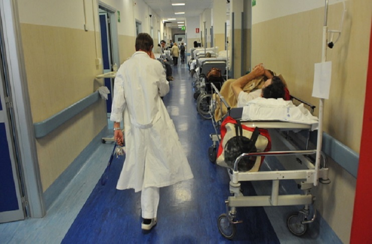 Malati di tumore sottoposti ad interventi inutili, arrestato primario 