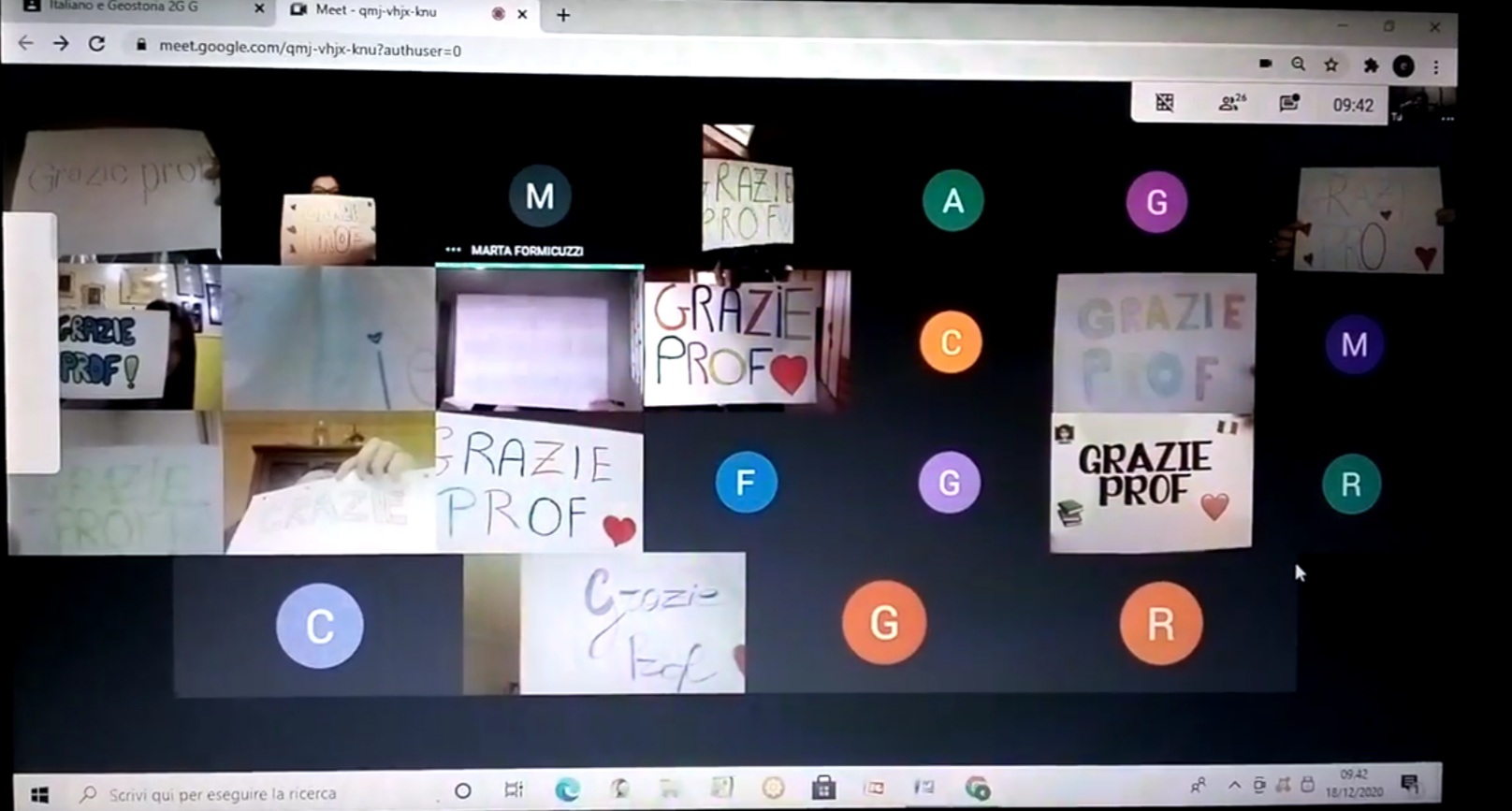 Castellammare, regalo a sorpresa degli studenti alla prof: 'Grazie' 