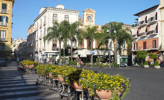 Sorrento, fuori comune senza motivo: controlli e sanzioni 