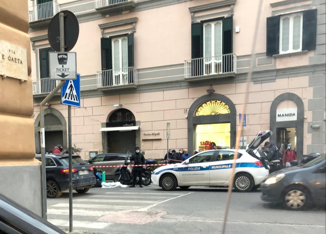 Castellammare, investita mentre attraversava: ferita 