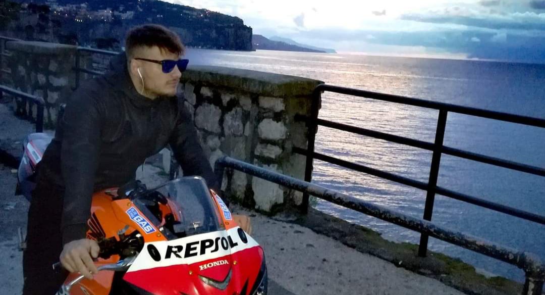 Tragedia in autostrada, morti motociclista e autista dei soccorsi 