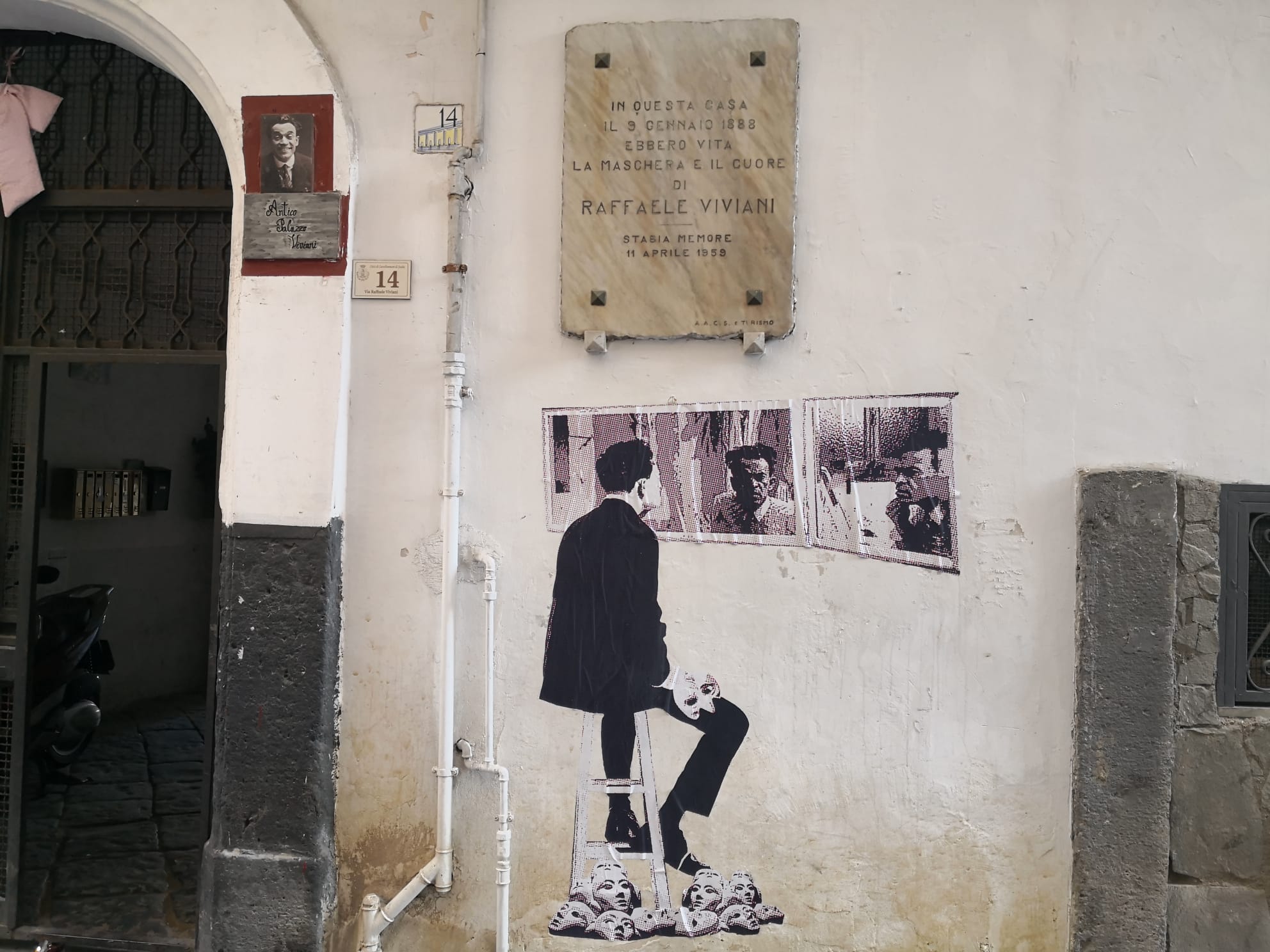 Castellammare, un murales omaggio a Viviani nel centro antico 
