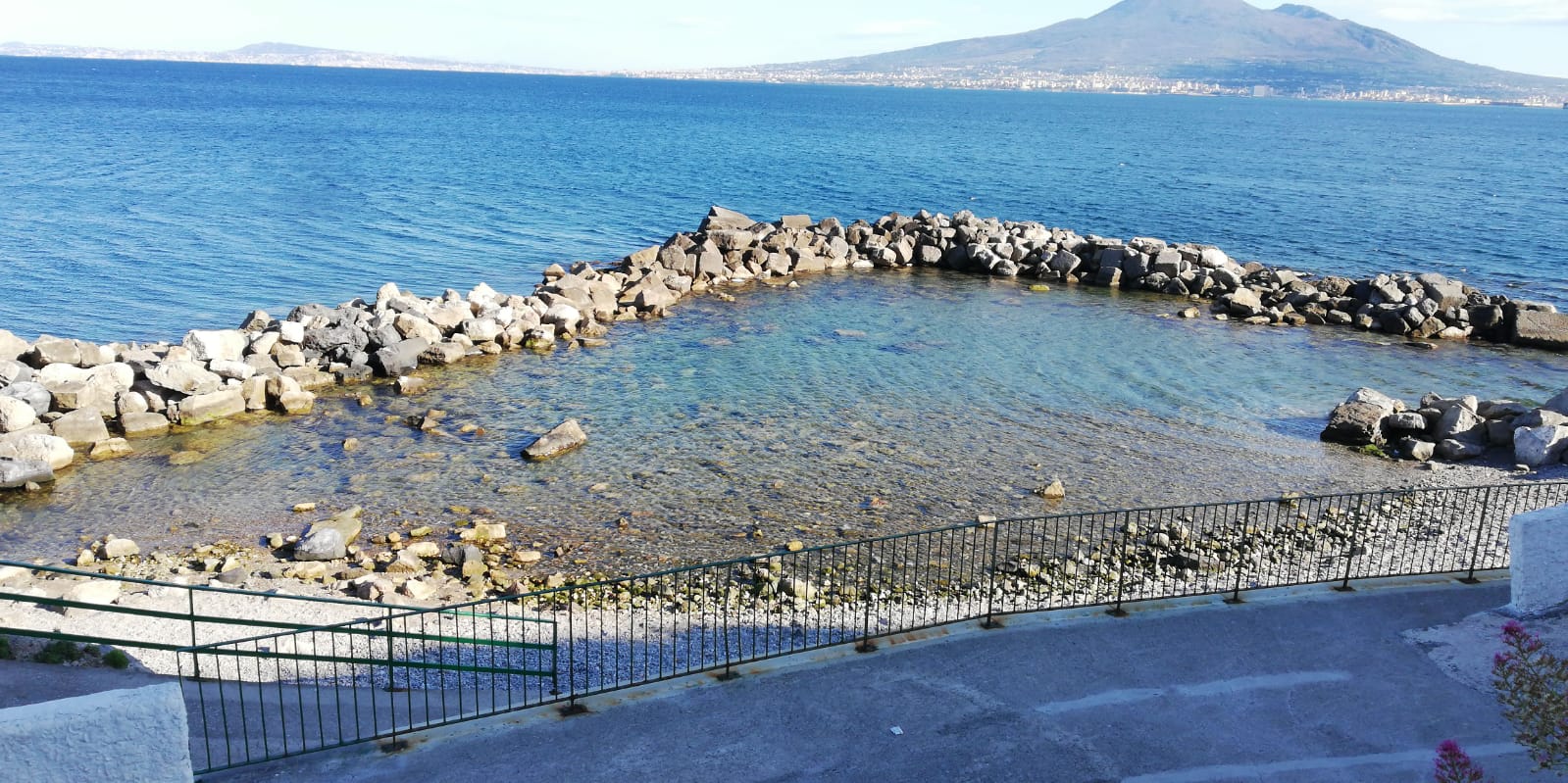 Lidi riaperti da metà maggio, si prenota con una App: ecco le regole 