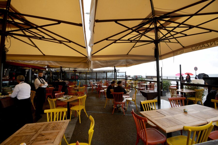Campania, ristoranti e bar riaperti: ma il 70% deve aspettare giugno