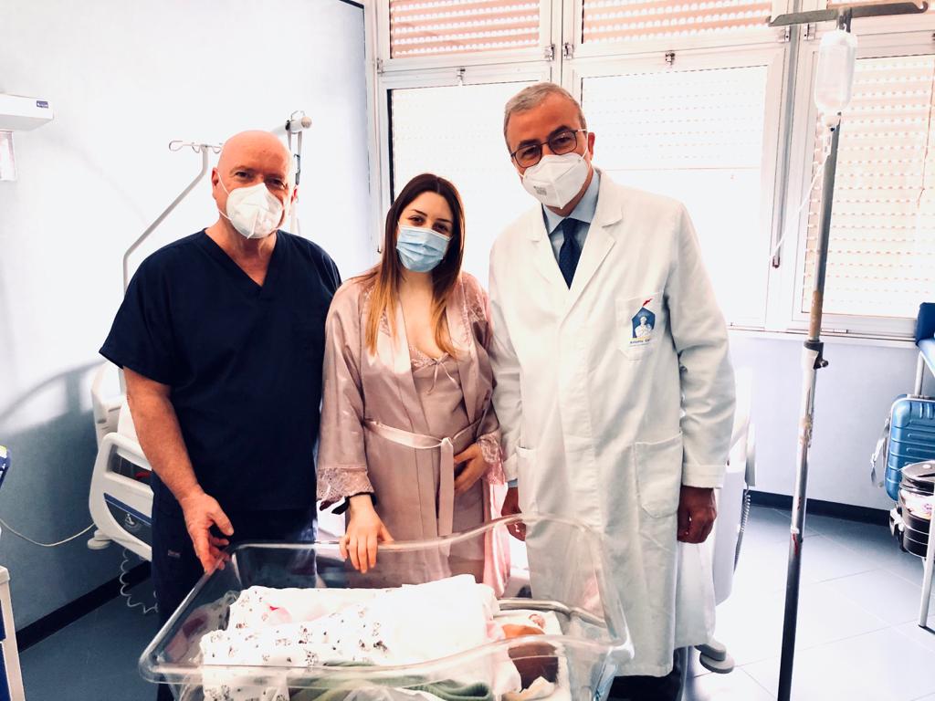 Parto straordinario al Cardarelli, mamma colpita da emorragia cerebrale: salvata la bimba