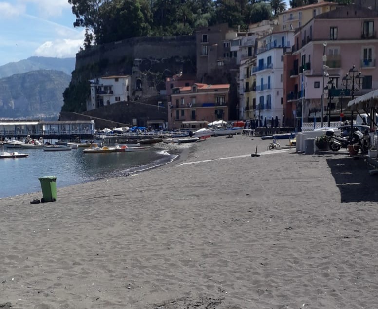 Sorrento, ritrovato cadavere in mare: aperta un'inchiesta 