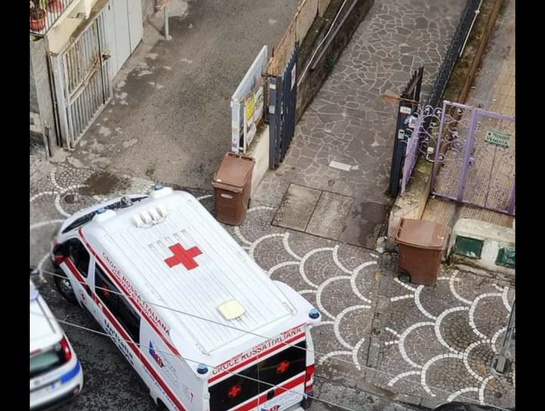 Portici, grave incidente sul lavoro: feriti due operai 