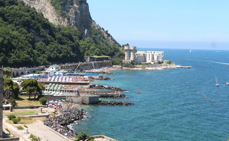 Castellammare, caro spiagge: solo 11 posti per le famiglie in difficoltà 