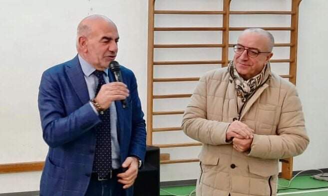 Da Castellammare a Agerola, il preside Manzi va in pensione 