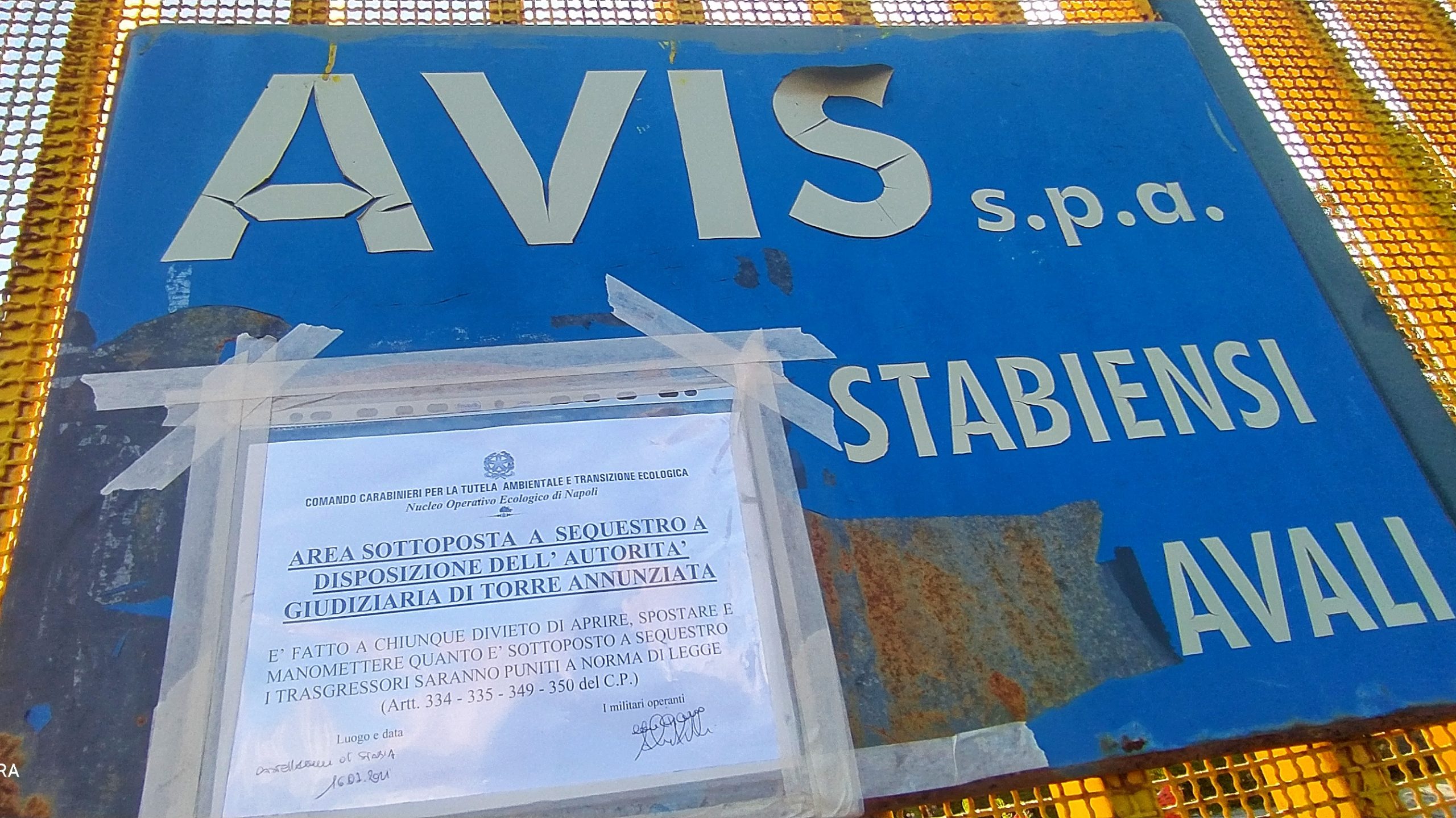 Castellammare, rifiuti pericolosi nell'ex Avis: scatta l'inchiesta 
